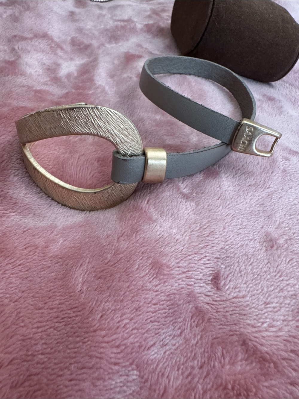 Stylish Gray Leather Belt with Gold Accent